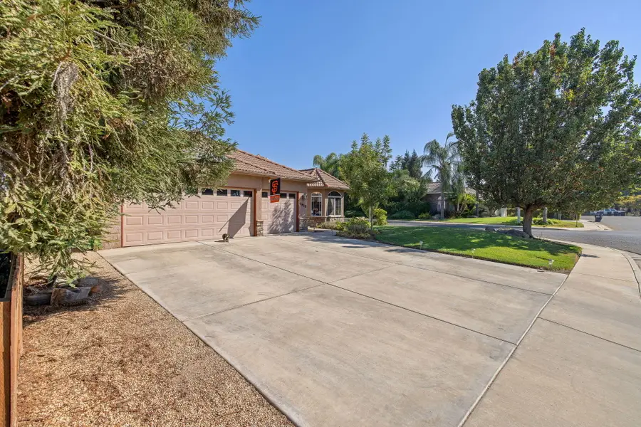 1930 E Monte Vista Avenue, Visalia, CA 93292 - #3