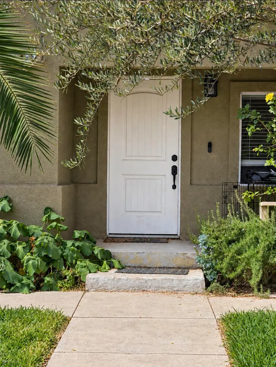 579 N Rose Avenue, Farmersville, CA 93223 - #3