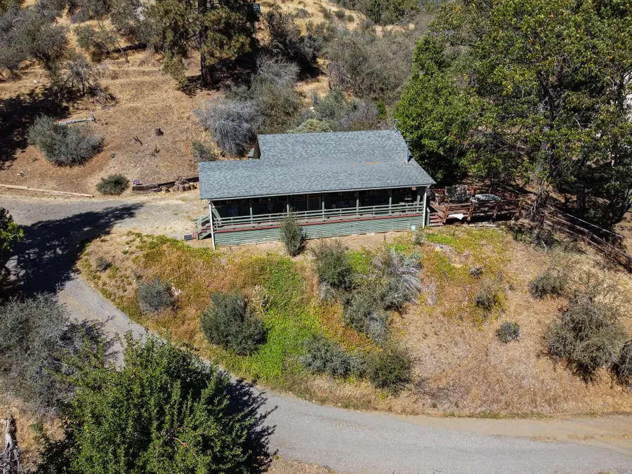 427 Sutherland Drive, Springville, CA 93265 - #2