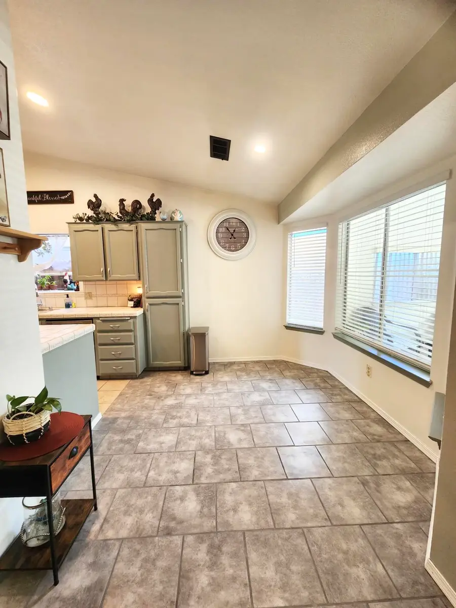 4235 W Mission Court, Visalia, CA 93277 - #3