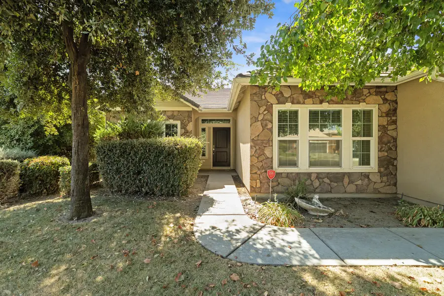 4039 W Buena Vista Avenue, Visalia, CA 93291 - #2