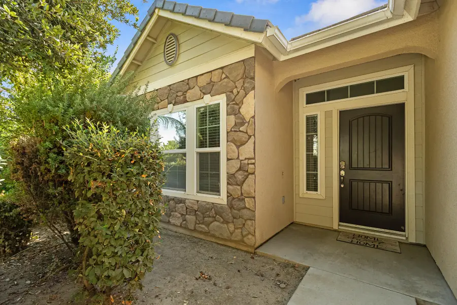 4039 W Buena Vista Avenue, Visalia, CA 93291 - #3