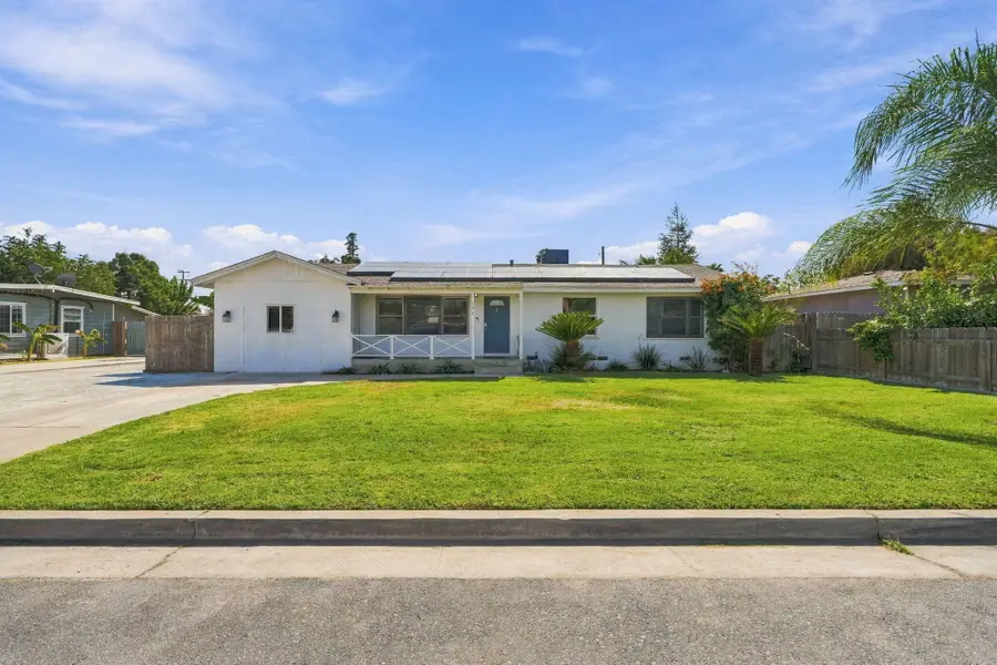 153 W Lois Avenue, Tulare, CA 93274 - #2