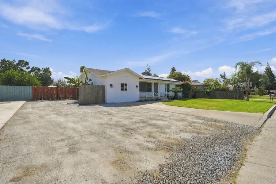 153 W Lois Avenue, Tulare, CA 93274 - #3