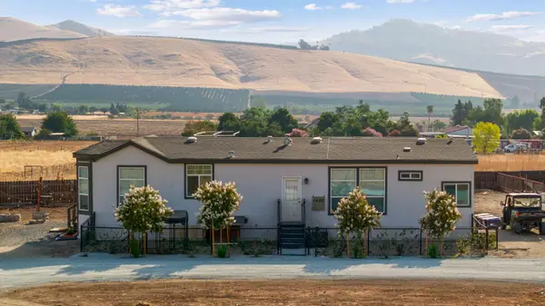 1420 N G Street, Porterville, CA 93257