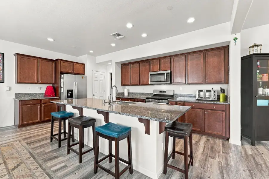 7099 N Shiraz Avenue, Fresno, CA 93722 - #2