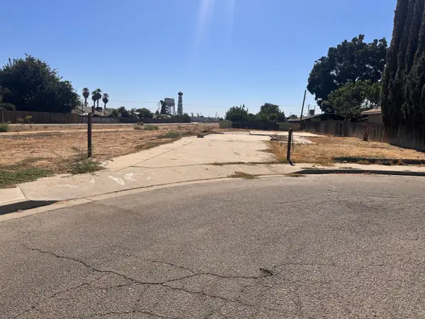 445 E Parker Court, Visalia, CA 93291