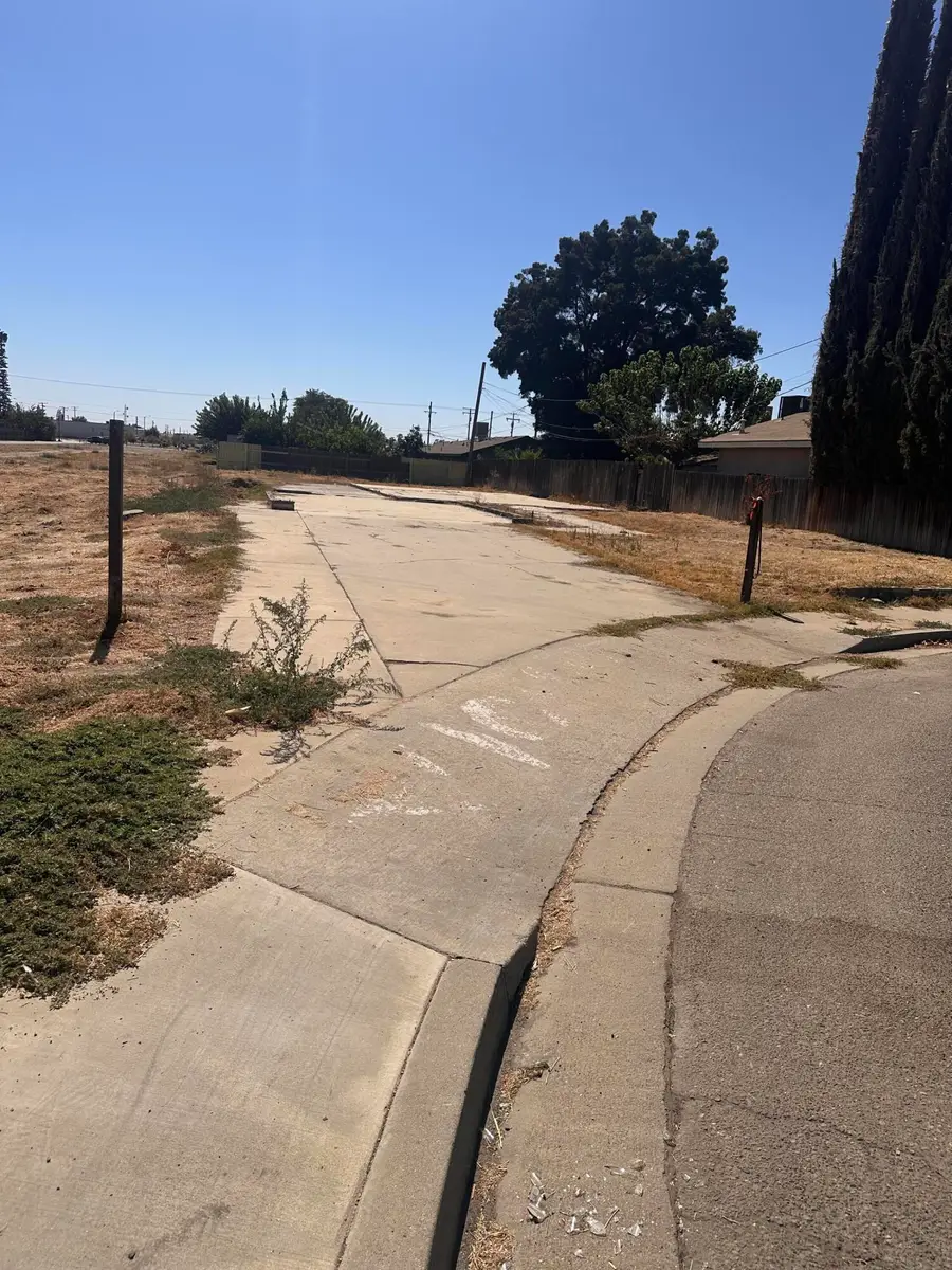 445 E Parker Court, Visalia, CA 93291 - #3