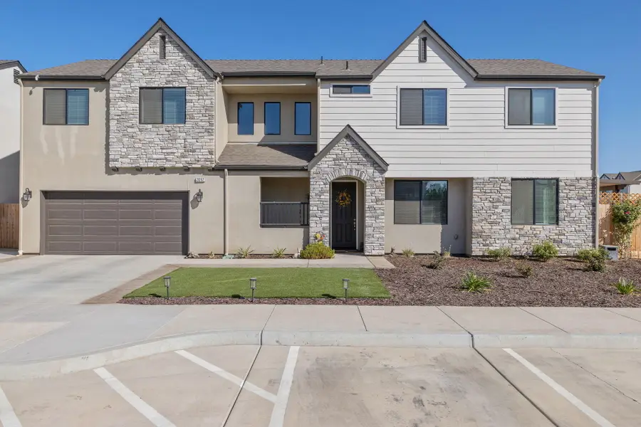 2092 Roussanne Avenue, Tulare, CA 93274 - #2