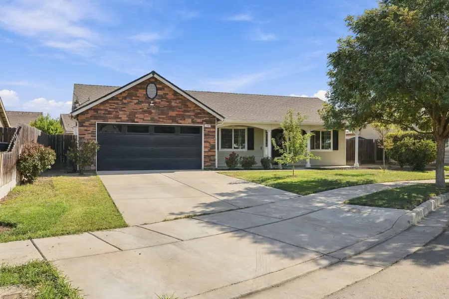 3068 S Foster Court, Tulare, CA 93274 - #2