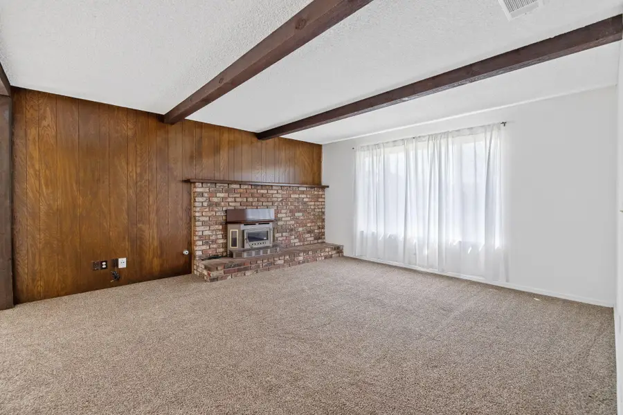1700 W La Vida Avenue, Visalia, CA 93277 - #2