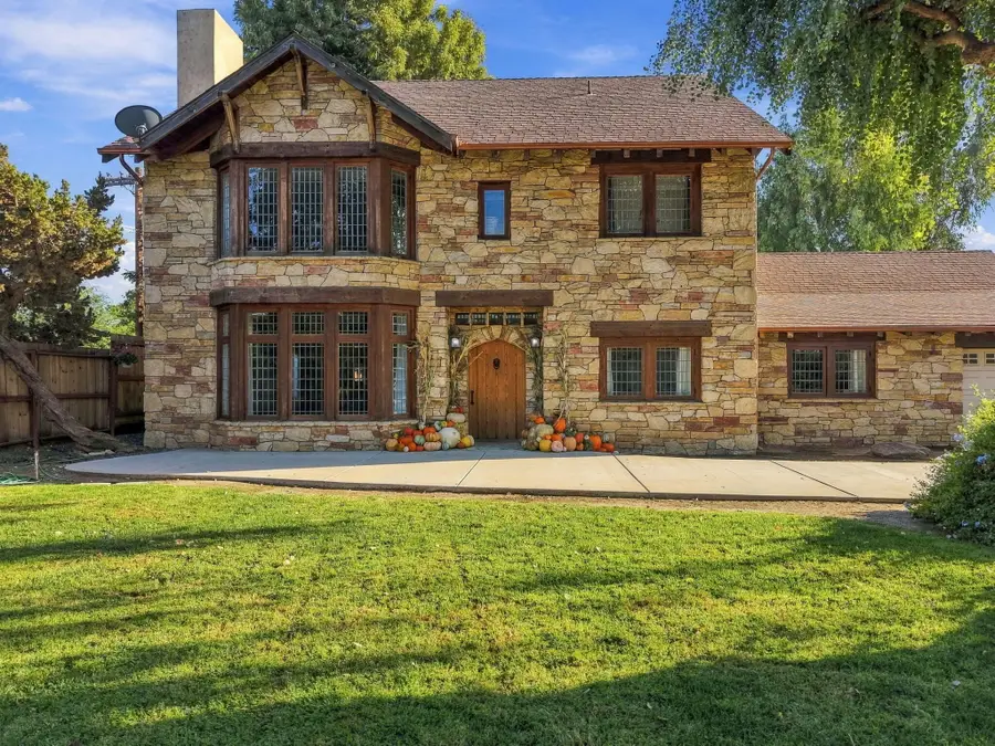 1811 W North Grand Avenue, Porterville, CA 93257 - #2