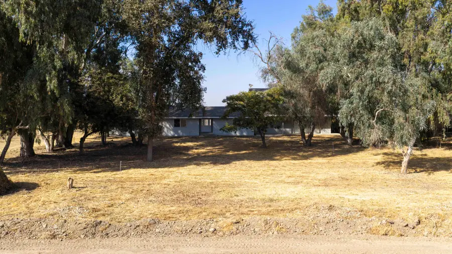 10654 Avenue 104, Pixley, CA 93256 - #3