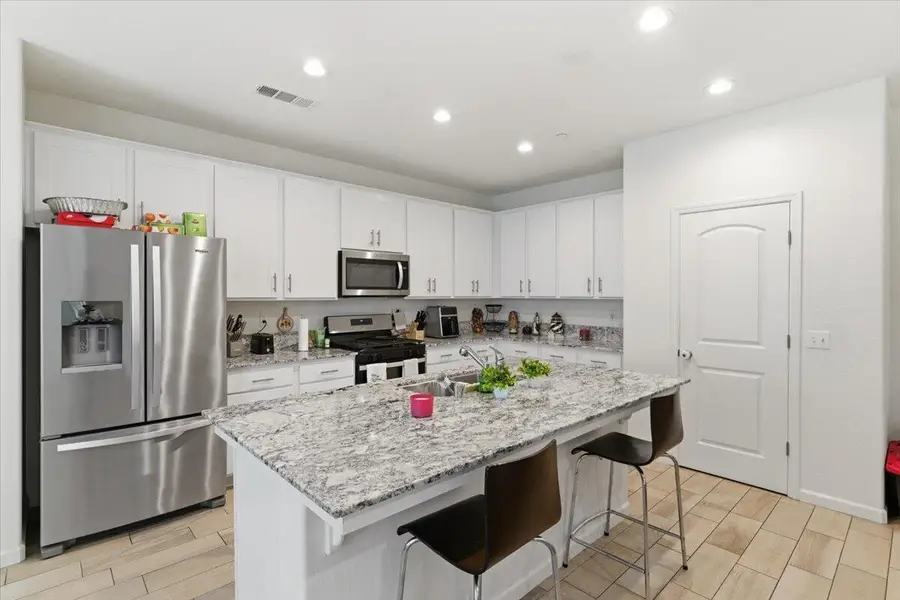 3625 Chelsea Street, Tulare, CA 93274 - #2