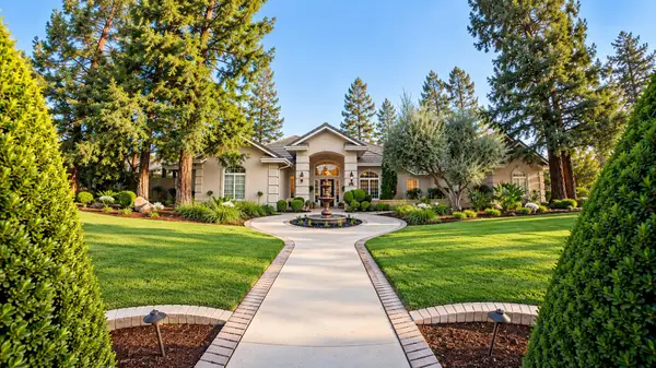 5230 W Lakewood Drive, Visalia, CA 93291