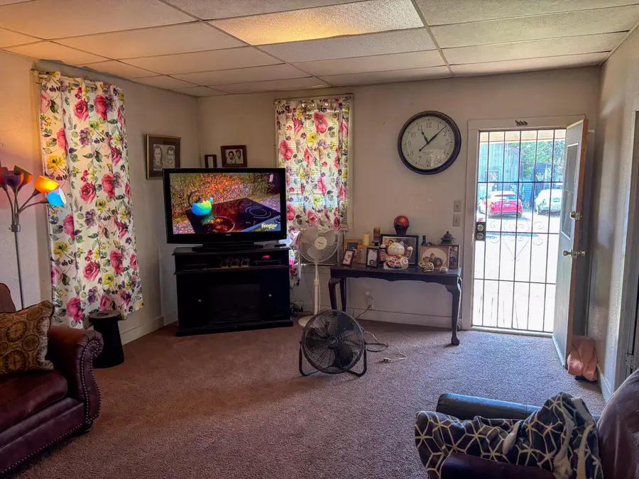 1093 E Academy Way, Dinuba, CA 93618 - #3