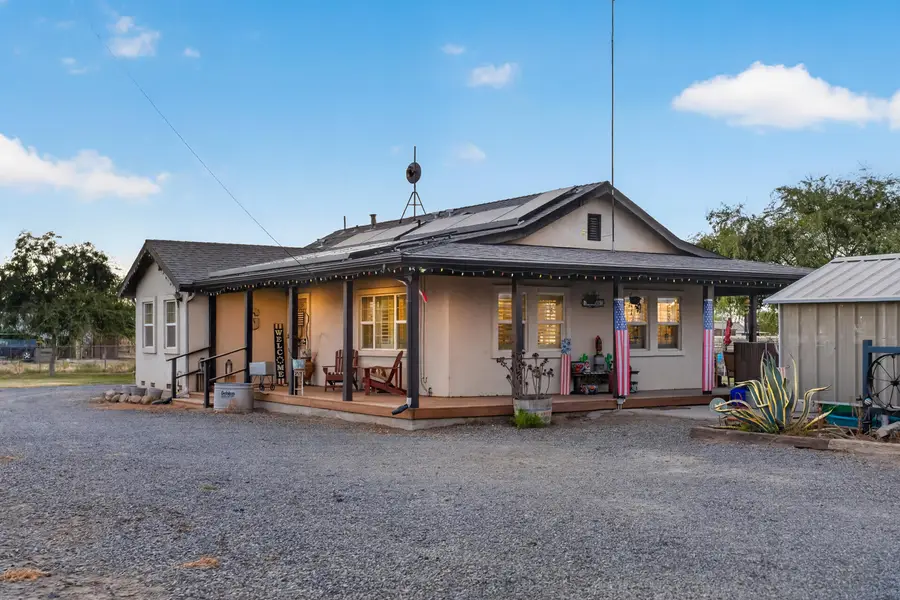 504 E Beacon Avenue, Tulare, CA 93274 - #2