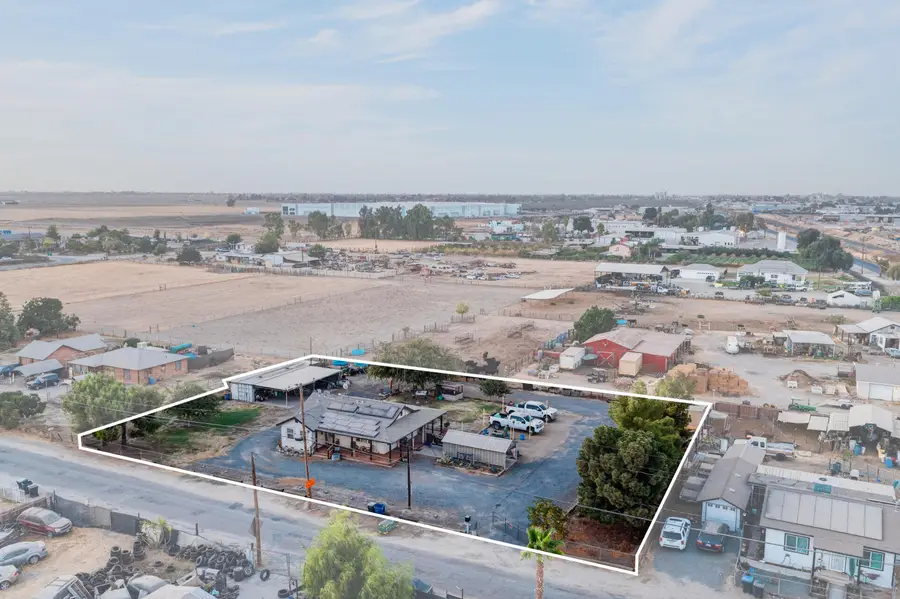 504 E Beacon Avenue, Tulare, CA 93274 - #3