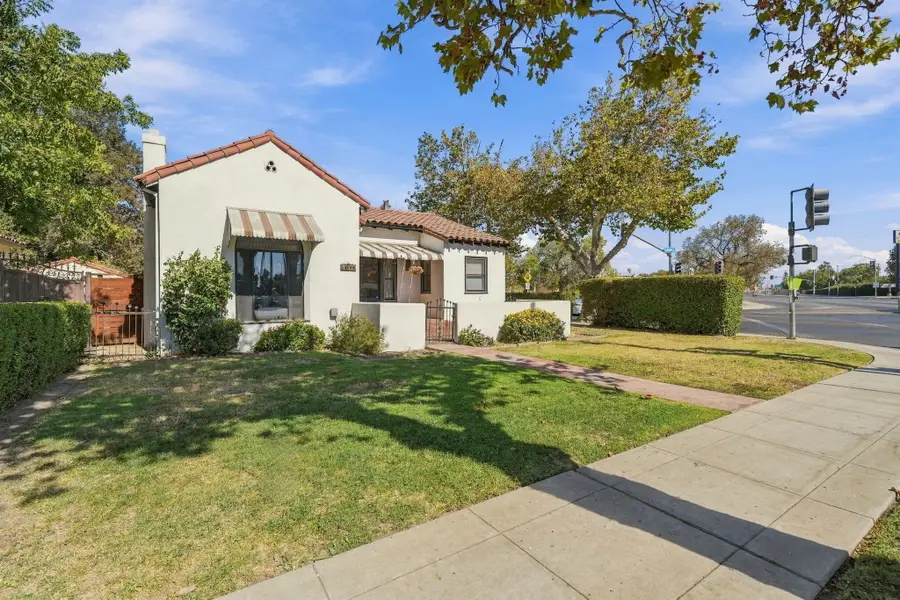 1096 E Tulare Avenue, Tulare, CA 93274 - #2