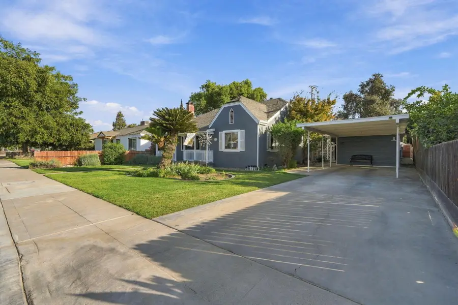 827 E Apricot Avenue, Tulare, CA 93274 - #3