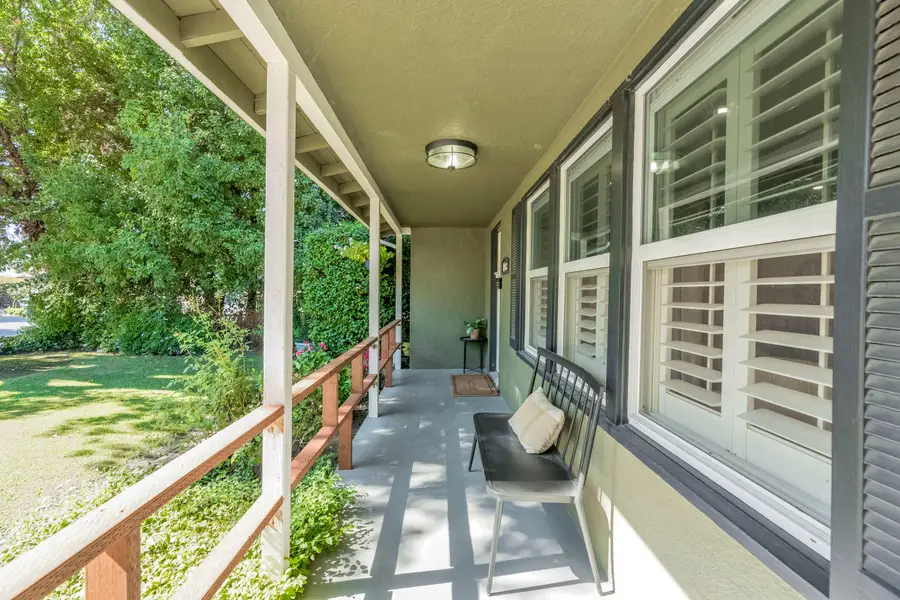 1706 W Myrtle Avenue, Visalia, CA 93277 - #2