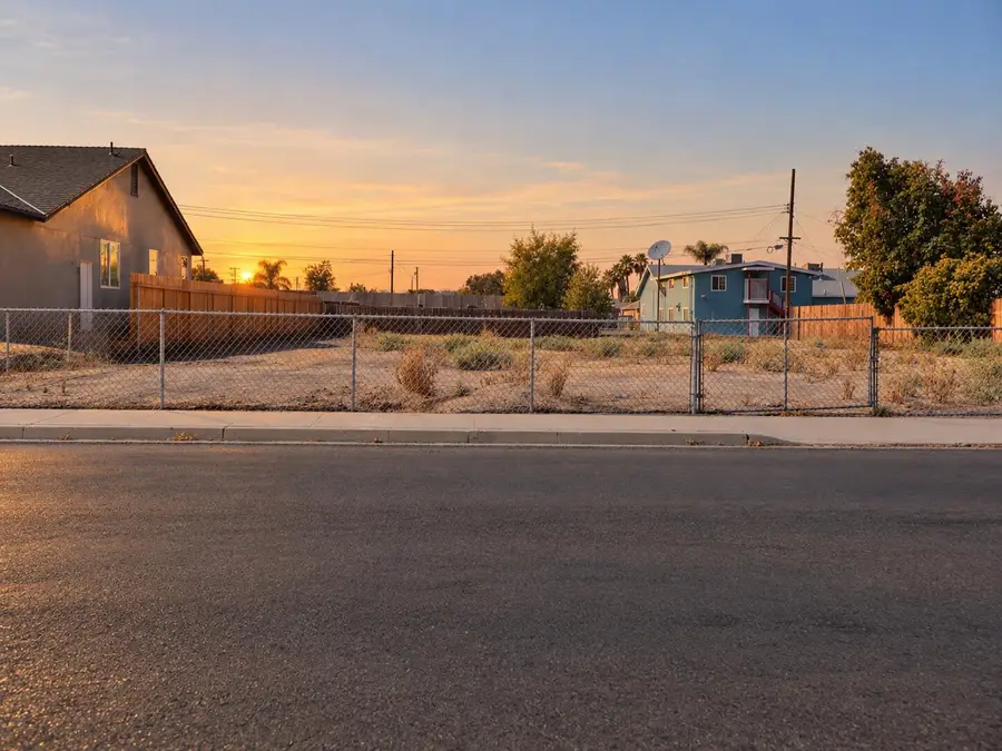 1439 N Conyer Street, Visalia, CA 93291 - #2