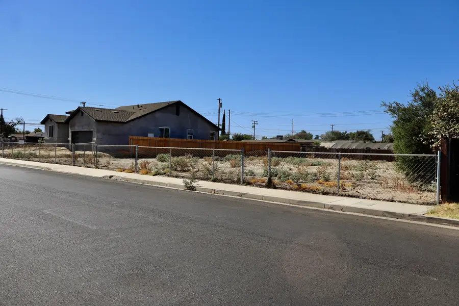 1439 N Conyer Street, Visalia, CA 93291 - #3
