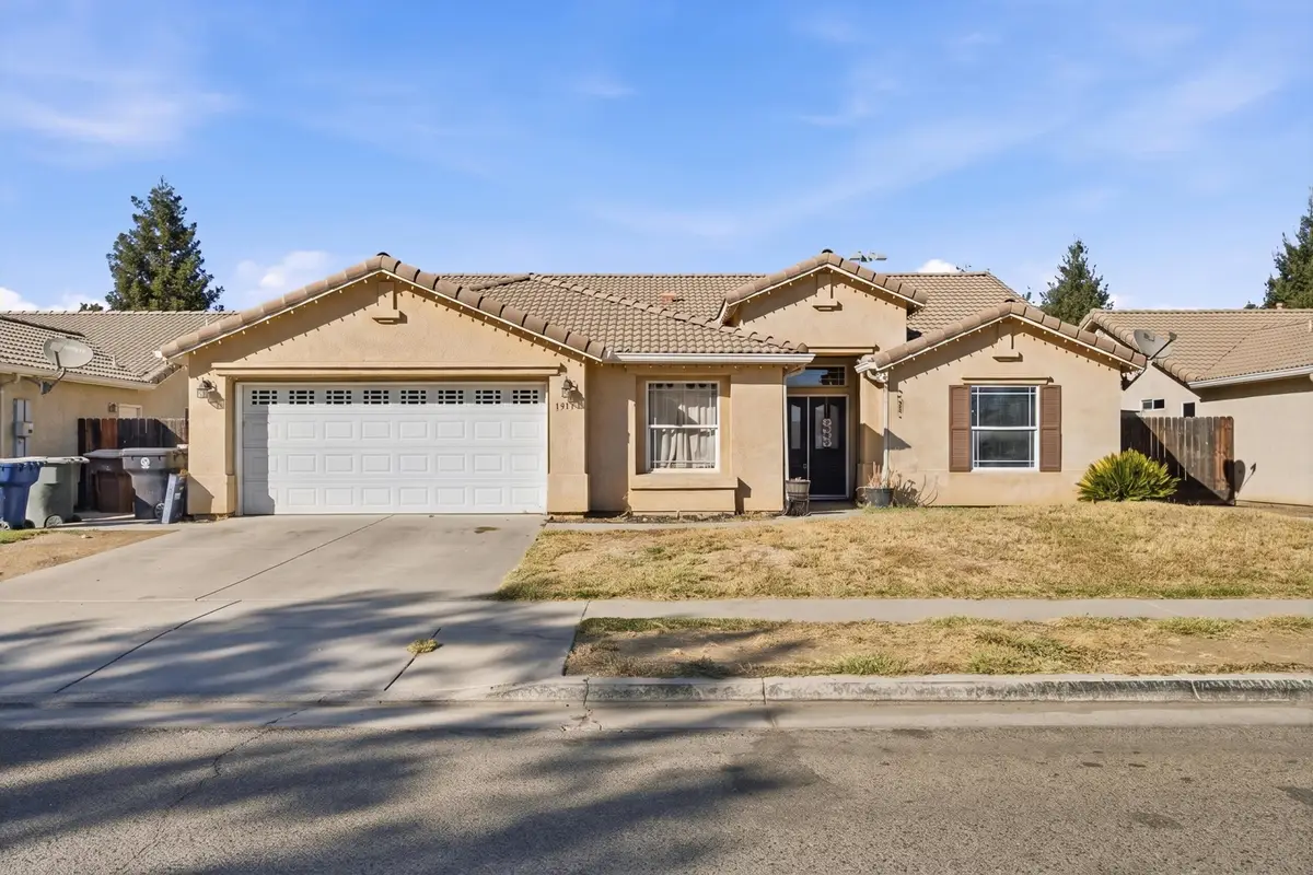 1918 E Sandalwood Avenue, Tulare, CA 93274 - #1
