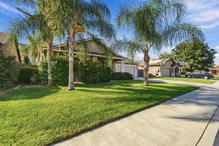 1433 W Banneker Street, Hanford, CA 93230 - #2