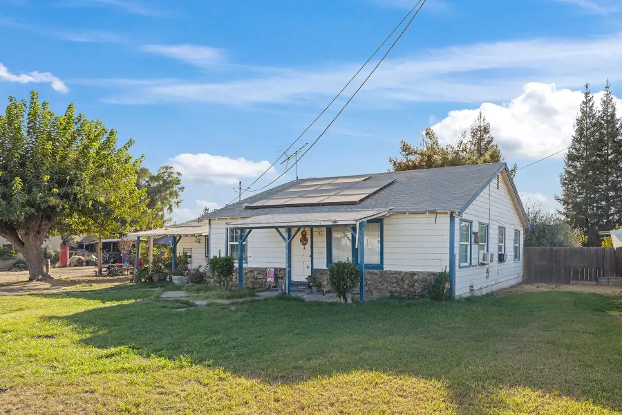 505 W Mulberry Avenue, Porterville, CA 93257 - #2