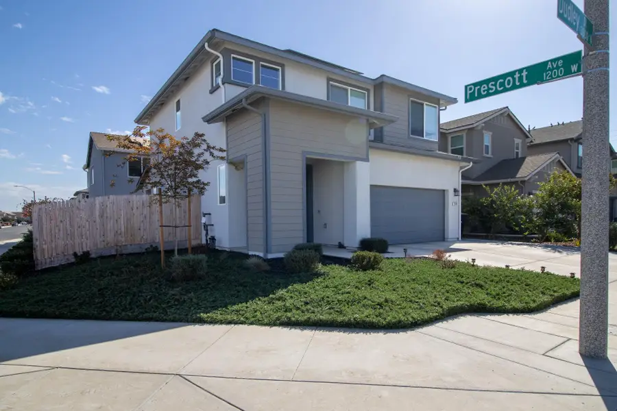 3040 N Dudley Street, Visalia, CA 93291 - #3
