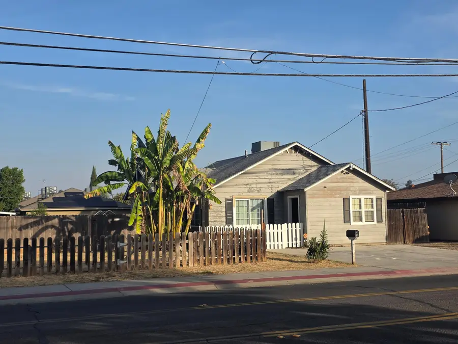 1122 Chinowth Street, Visalia, CA 93291 - #2