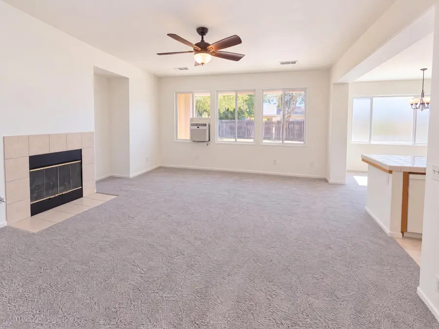 923 W Kimball Avenue, Visalia, CA 93277 - #3