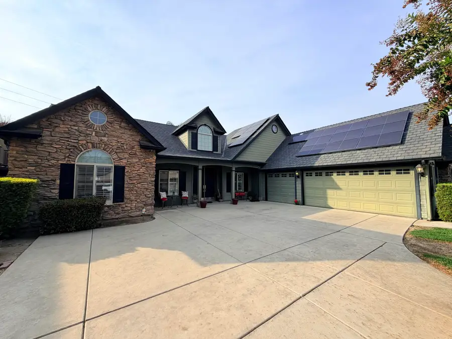 417 Sidney Street, Visalia, CA 93291 - #3