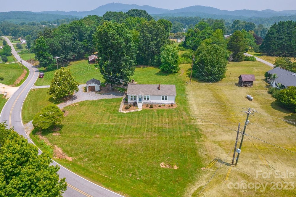 2560/2564 Fairwood Drive, Hudson, NC 28638 ERA