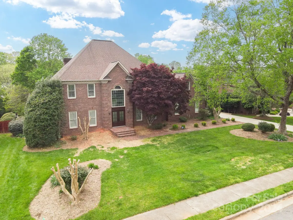 345 41st Avenue Place Nw, Hickory, NC 28601 - Image #1
