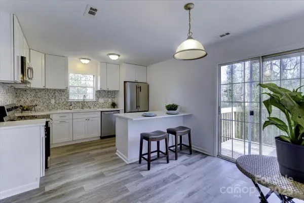 6411 Windsor Gate Lane, Charlotte, NC 28215