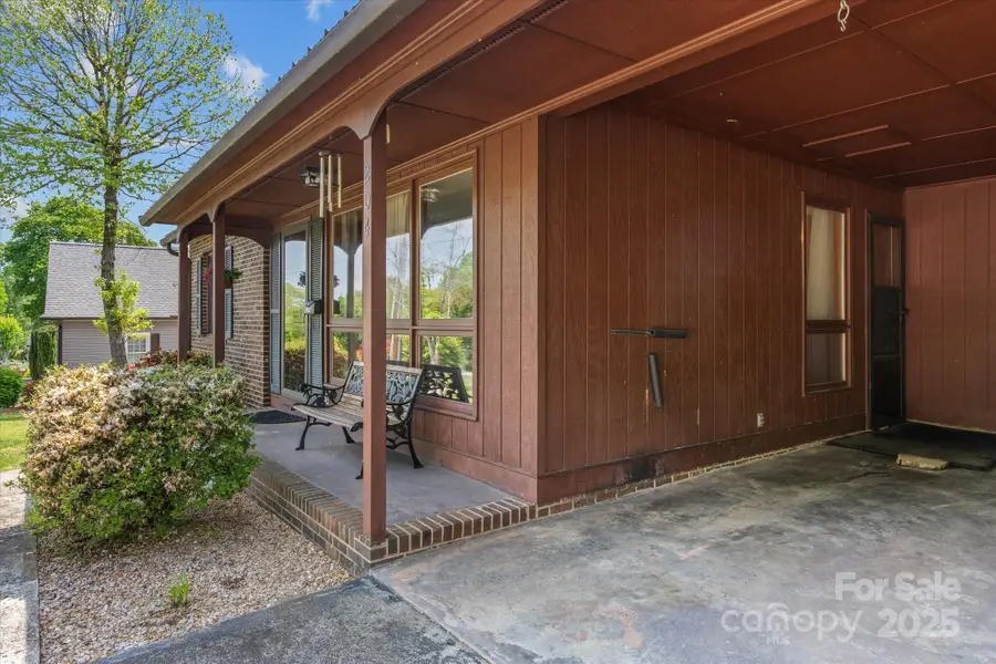 204 Triplett Street, Jonesville, NC 28642 - Image #2