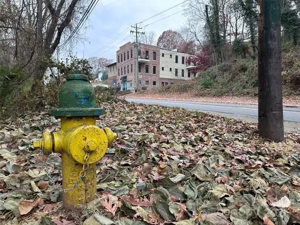 000 Haywood Road, Asheville, NC 28806