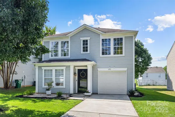 1911 Almond Hills Drive, Charlotte, NC 28262