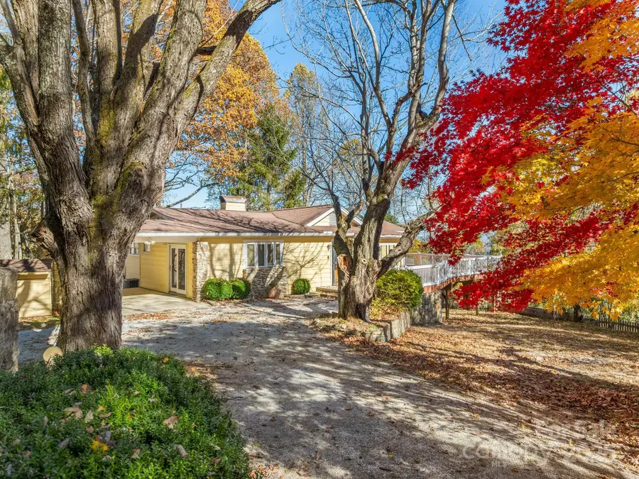 20 Fairview Heights Drive, Hendersonville, NC 28739 - Image #3