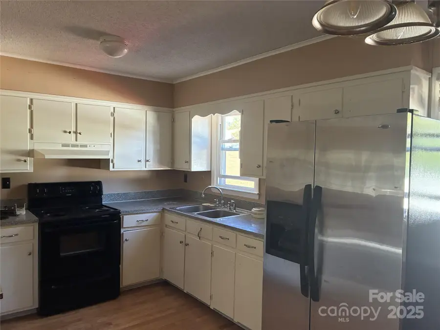 1504 Hunsinger Avenue, Gastonia, NC 28052 - Image #2