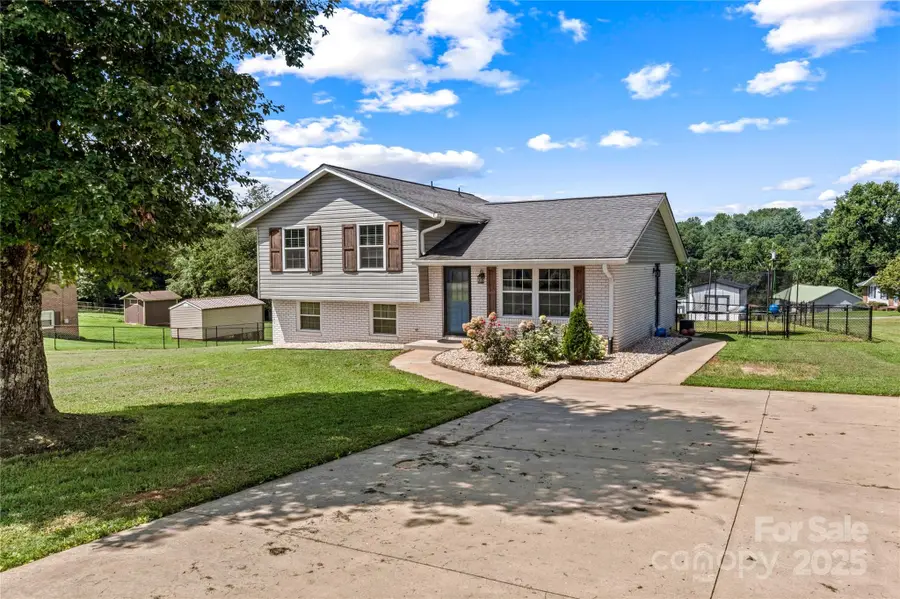 274 Dixie Hill Road, North Wilkesboro, NC 28659 - Image #3