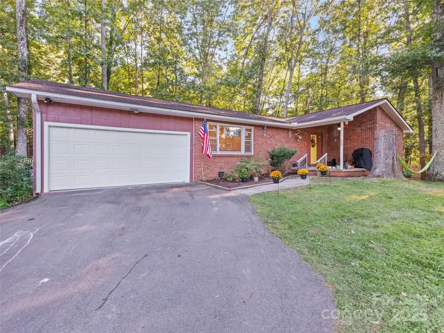 120 Pleasant Hill Circle, Waynesville, NC 28786 - Image #2