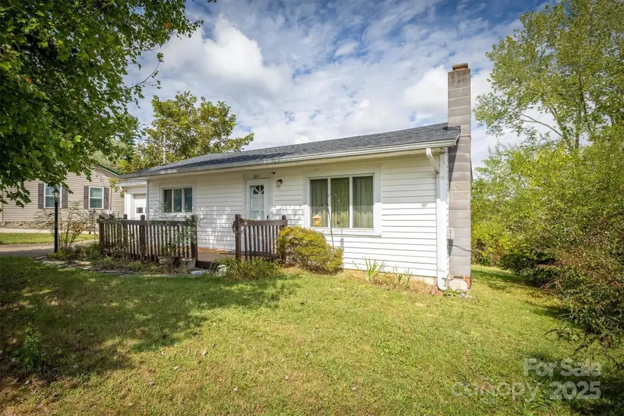 211 Hayes Avenue, Hudson, NC 28638 - Image #2