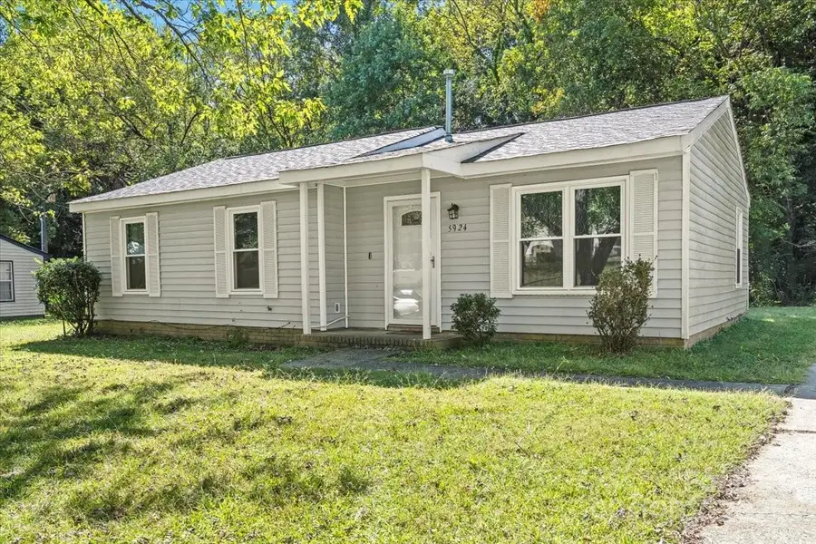 5924 Bridlewood Lane, Charlotte, NC 28215 - Image #3