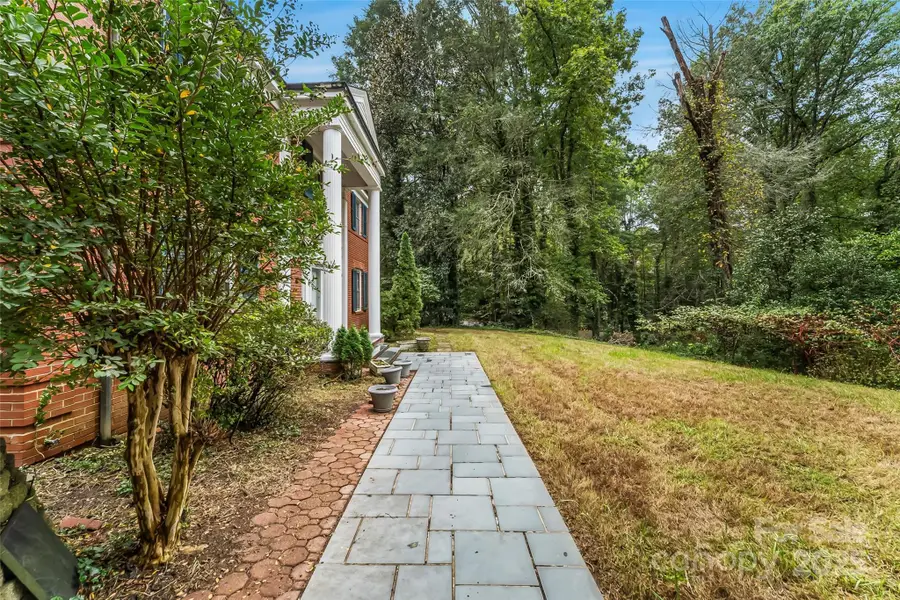 301 Louise Avenue Ne, Valdese, NC 28690 - Image #2