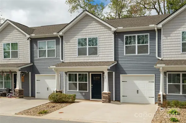 15 Virginia Commons Drive, Arden, NC 28704