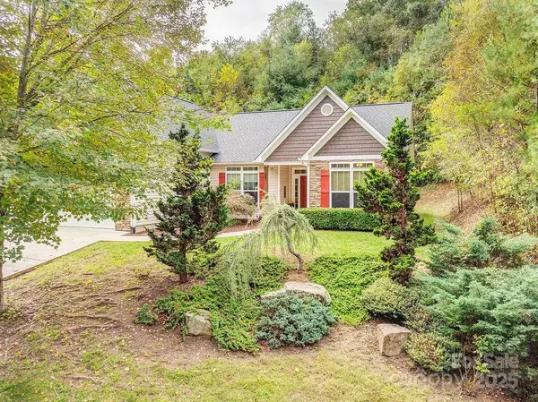 11 River Walk Drive, Asheville, NC 28804
