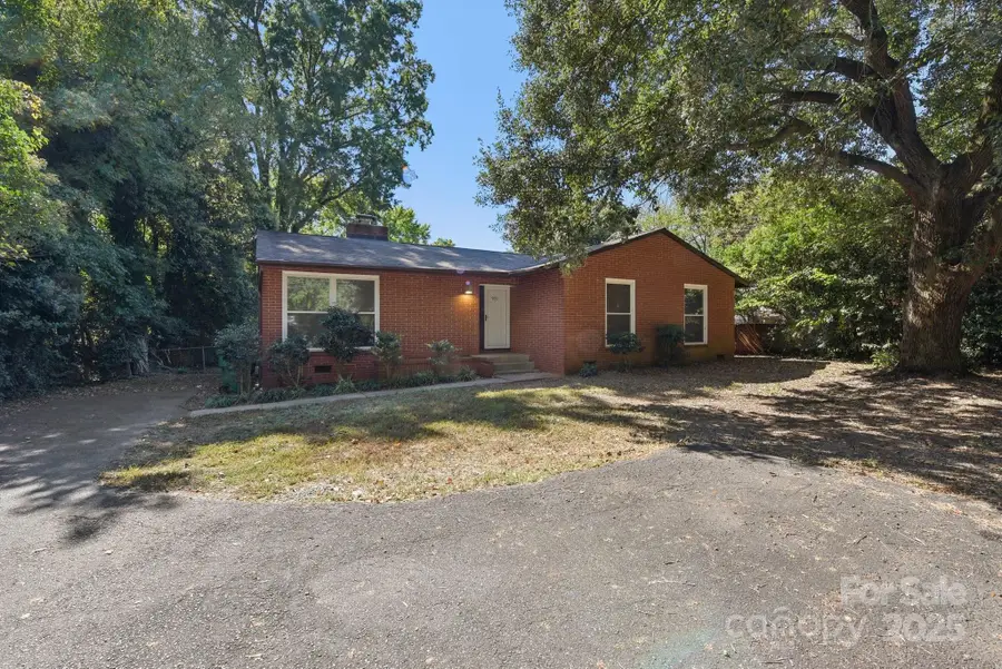 900 E Woodlawn Road, Charlotte, NC 28209 - Image #2